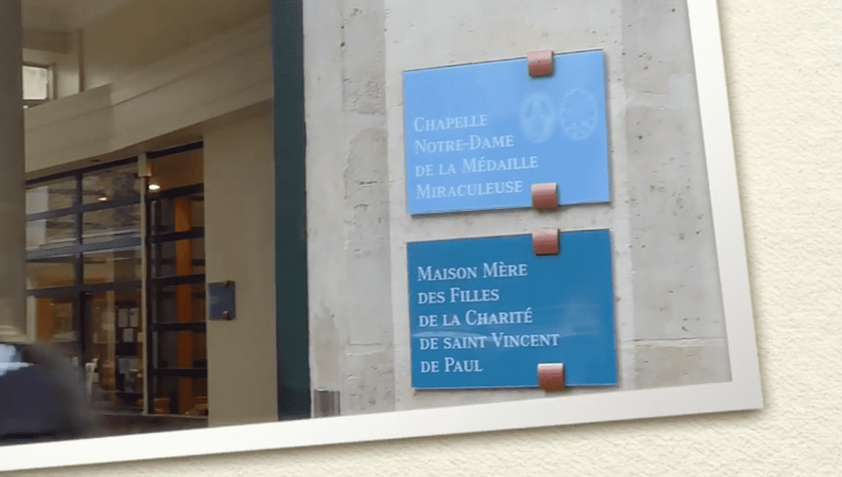 Take a tour of the Chapel of Our Lady of the Miraculous Medal (rue du Bac)