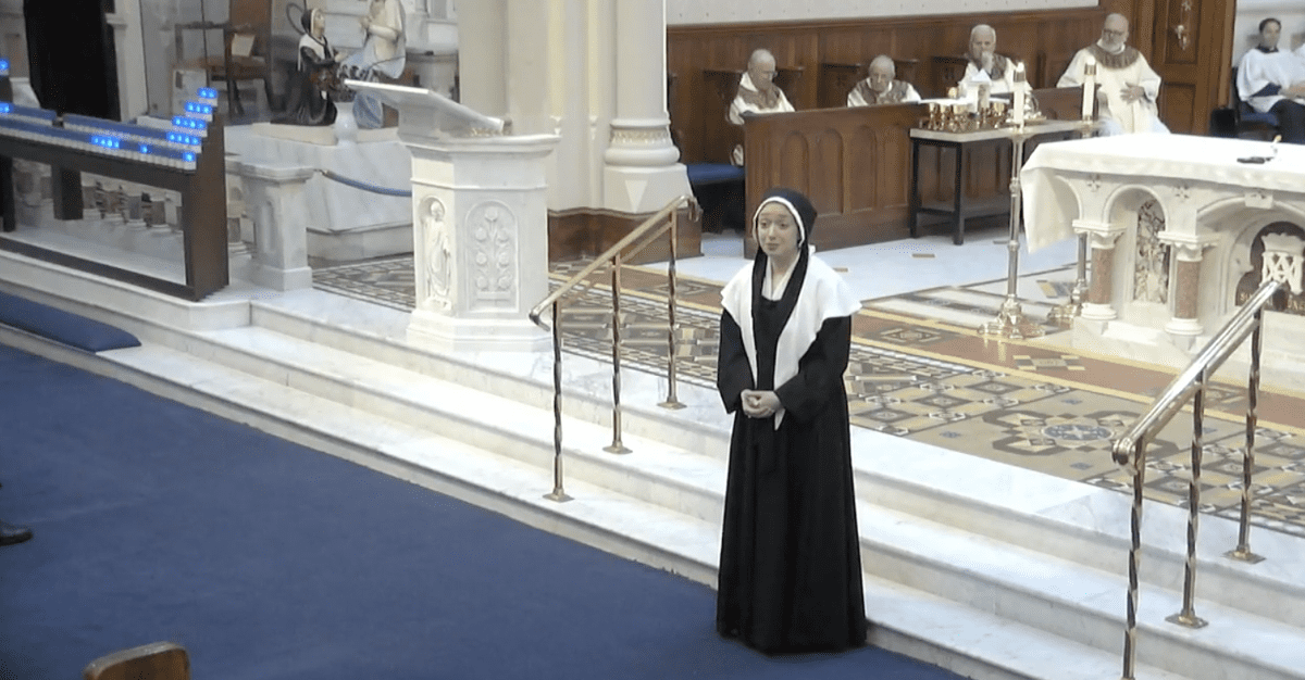 Thanksgiving – Apparition Reported in Miraculous Medal Shrine