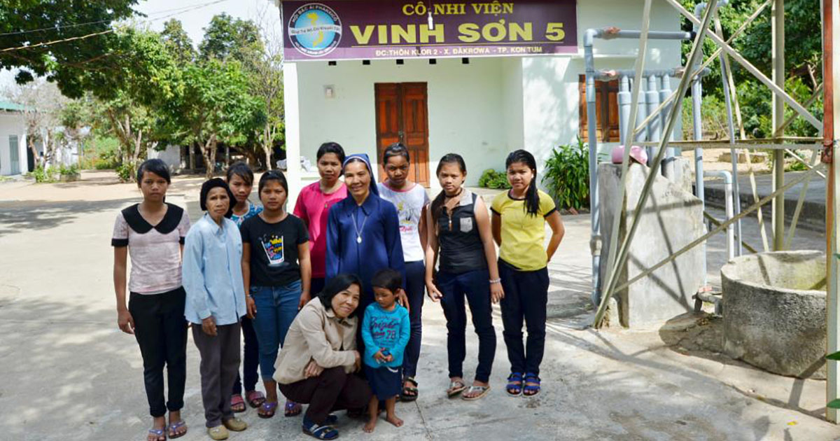 Hijas de la Medalla Milagrosa acogen a niños huérfanos en Vietnam