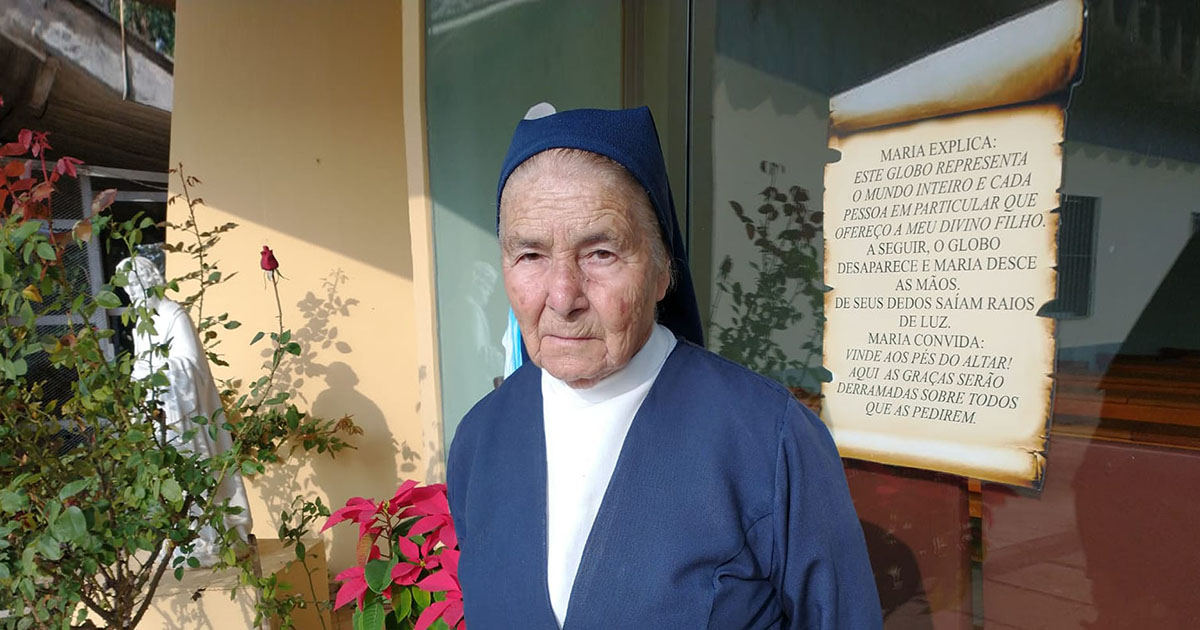 A sus 88 años, la hermana Otília continúa su misión en la «Cidade dos Velhinhos»