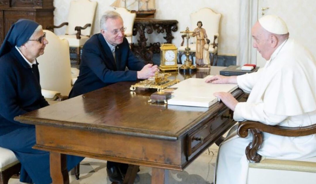 La supérieure générale des Filles de la Charité et le P Mavrick rencontrent le pape