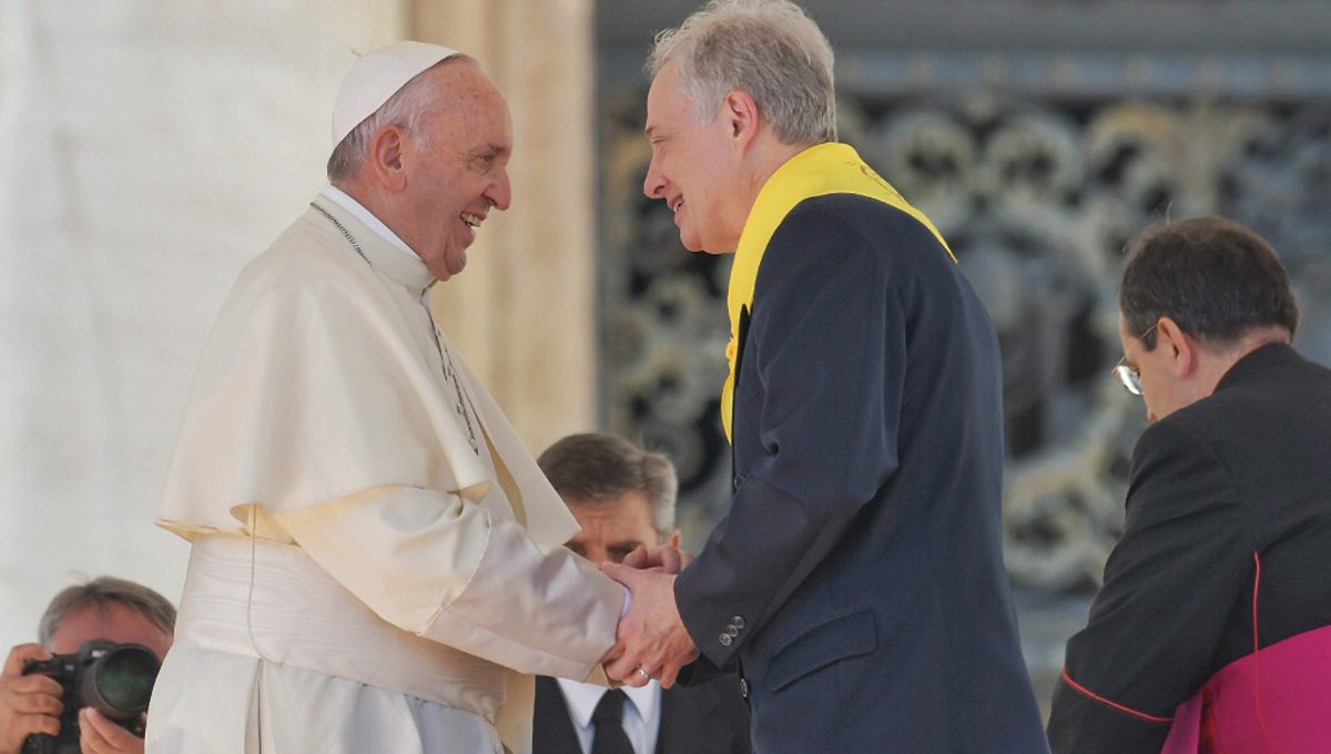 Saluto al Papa Francesco durante l’udienza in occasione del Simposio