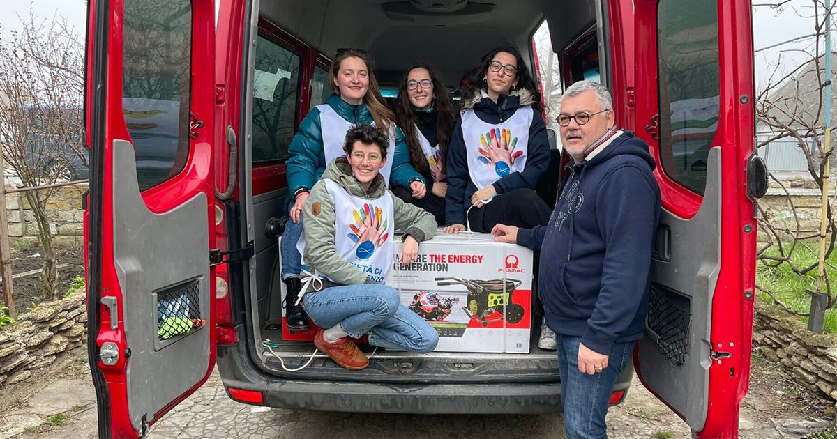 Viveri, dissalatori e generatori consegnati in Ucraina