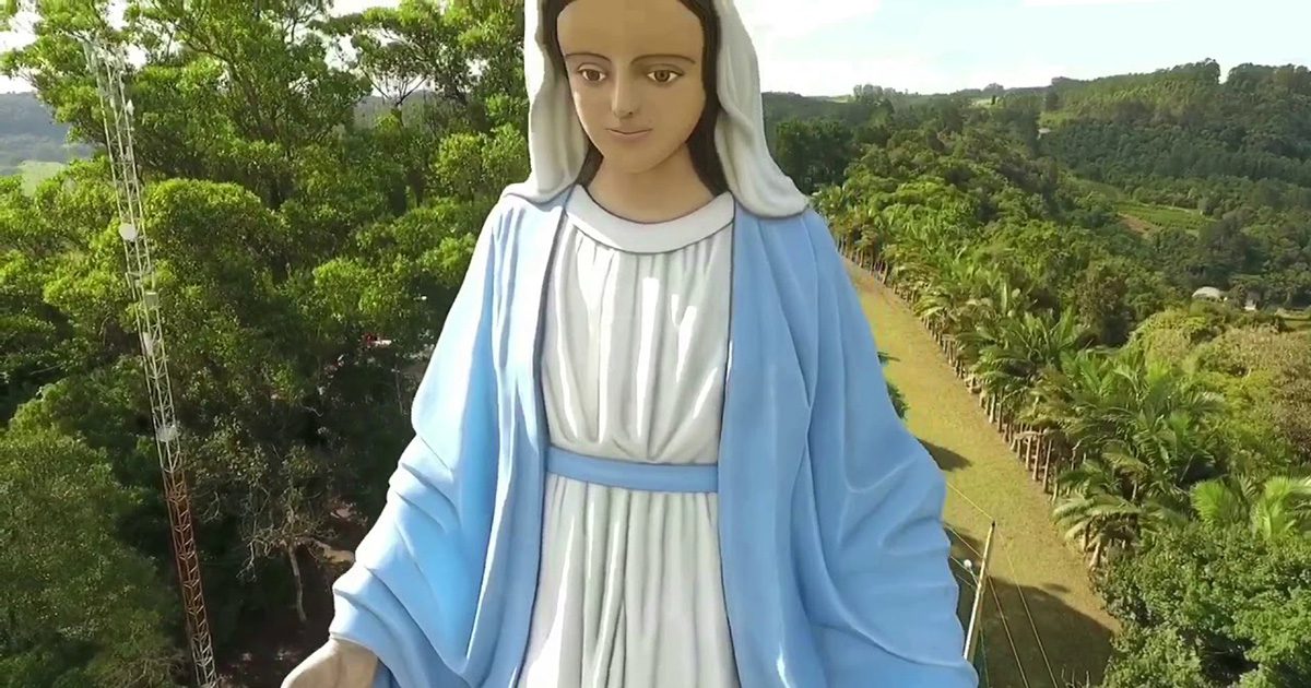 A imagem mais grande da Virgen Milagrosa está no Brasil