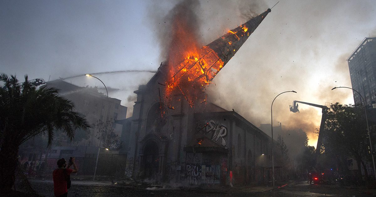 Incêndio em igreja é atentado à liberdade religiosa
