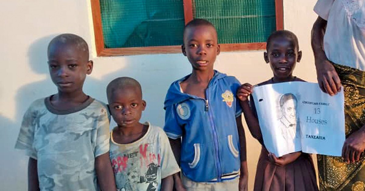 Trazendo sorrisos na Tanzânia com a Campanha “13 Casas”